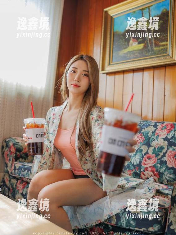 下载Bomi(普美)的旅拍作品集，顺便琢磨一下她是怎么找到这些个地方的。