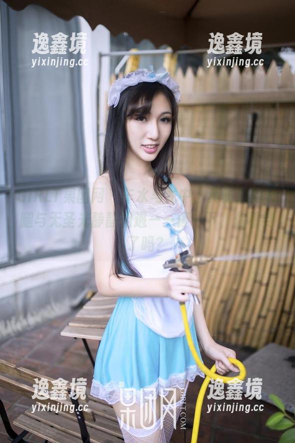 GIRLT果团网 - 车水马龙中，莫雅淇的长腿与无圣光静静相遇——停一下，你看到了吗？