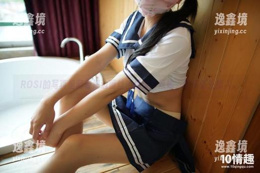 ROSI口罩 ROSI的写真里藏着黑边蕾丝的温柔与妩媚,细节处处撩人。