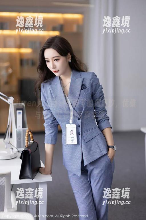 Xiuren秀人网 - 校服下的周慕汐，优雅与叛逆并存的写真套图。