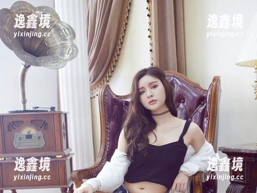 YouWu尤物馆 - 夏日合集，FoxYini孟狐狸的作品，潜伏在这些影像里的，似乎是时间吧…