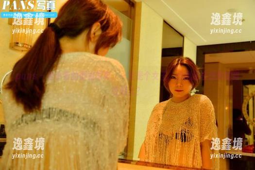 pans - 看小青的御姐写真，一定是个女王，但我还在想她的猫在哪儿？