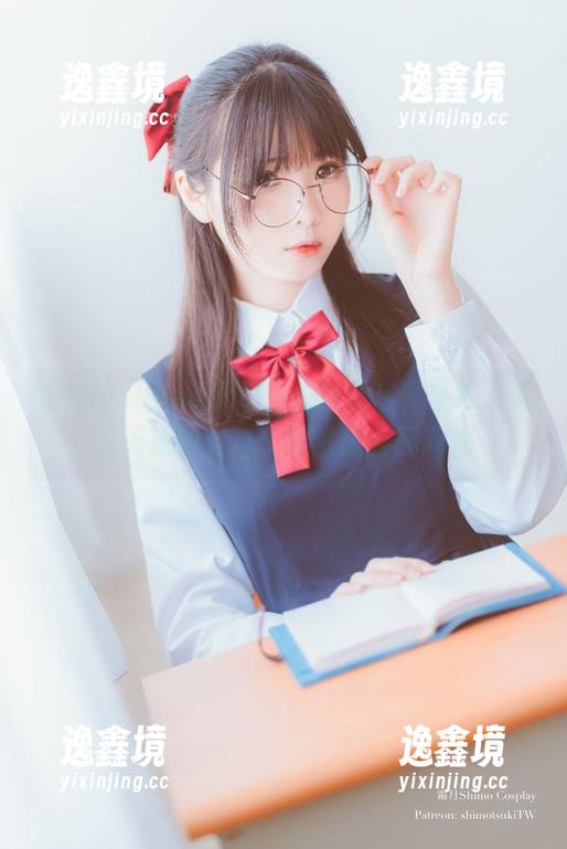 shimo霜月 瘦瘦的shimo霜月,偏偏在写真里成了浑然天成的女神,竟然还存网盘里
