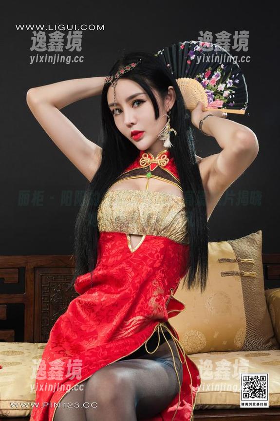 丽柜 - 阳阳的白裙大作战！高清照片揭晓她如何走路都带风
