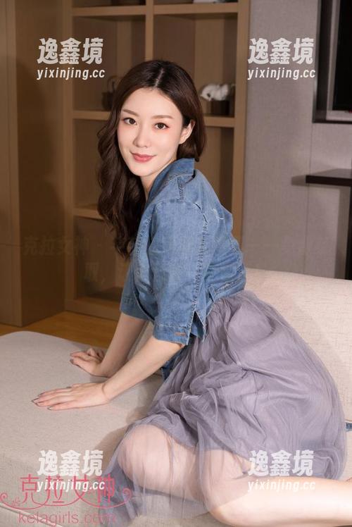克拉女神 - 芊芊的职业装图集——免费获取，让你直呼‘真香’！