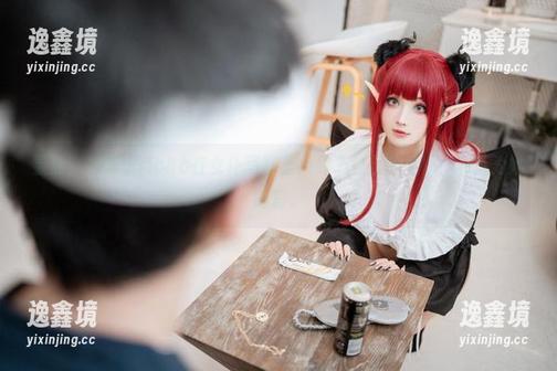 显然，凉凉子rioko在女仆写真里找到了自己的气场，简直为她喝彩。