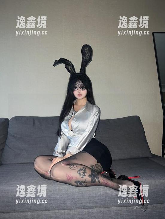 微密圈 - 卡通百科老王的私拍新作：黑丝玉足，图包风暴再来！