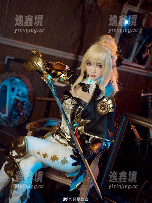 只是简言+鱼龙灵泽=cos与写真的轻松碰撞，谁能拒绝的二重奏？