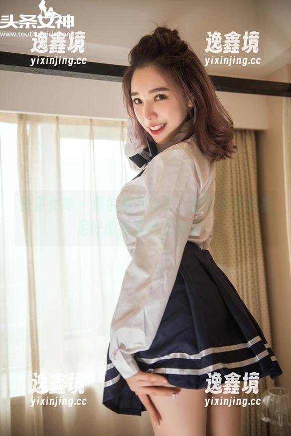 头条女神 - 偶尔换个方式，易阳的定制裸足好像在跟我打招呼！