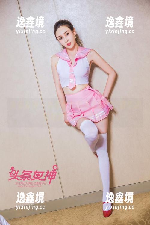 头条女神 - 全套修女的火儿原图，居然没带扫把，这可真火！