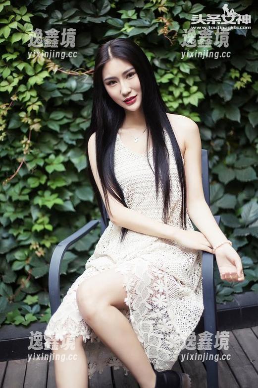 头条女神 - 看钟晴的高清度假照，壁纸价值感爆棚，随便一张都想占为己有！