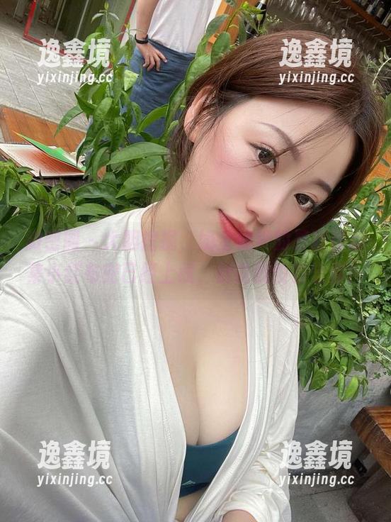 微密圈 - 大胆挖掘，奶宝妹纸的最新作品集小红布兜已经上线，别说我没警告你！