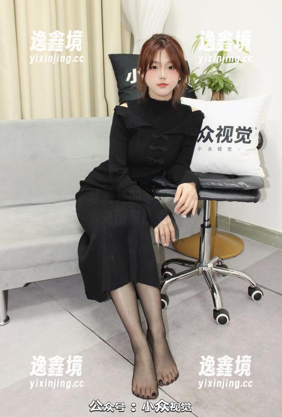 小众视觉 - 泳池外的干燥小薯条与水里的美图对比秀！