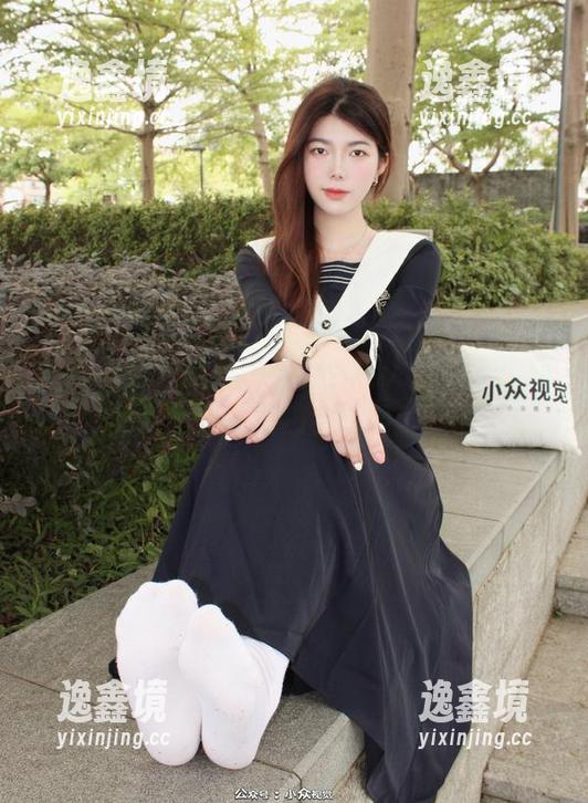 小众视觉 - 敏儿的图包太迷人，天台边缘一踢，哇，竟然会想要试试。