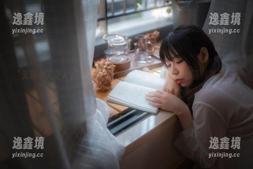 “无颜小天使wy”携手高清图库，吉他妹妹2.0的画风真是让人欲罢不能。