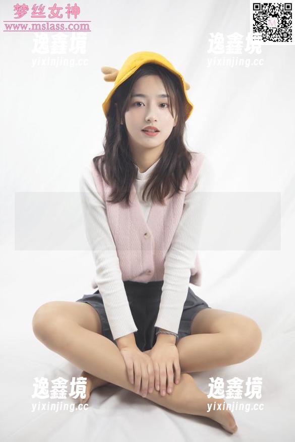 梦丝女神 - 天台上魏婷婷的全套原图，无意中触动了某种情绪，真挺微妙的。