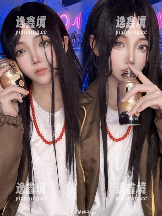 那个“油亮”的楚楚子w，连自拍都想给人打滑！美图图包一定会滑出屏幕哦。