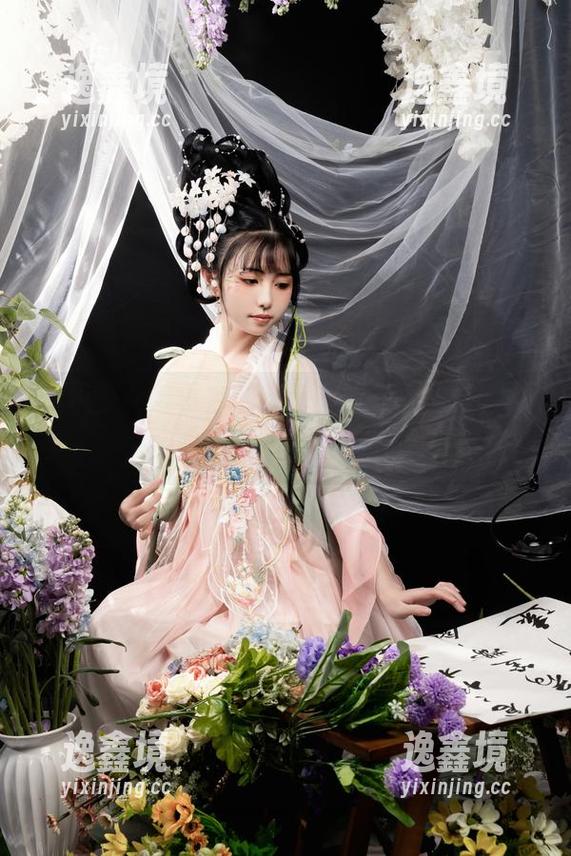 爆机少女喵小吉的私房美图，月华清？对，月光下的丑态也算美吧！