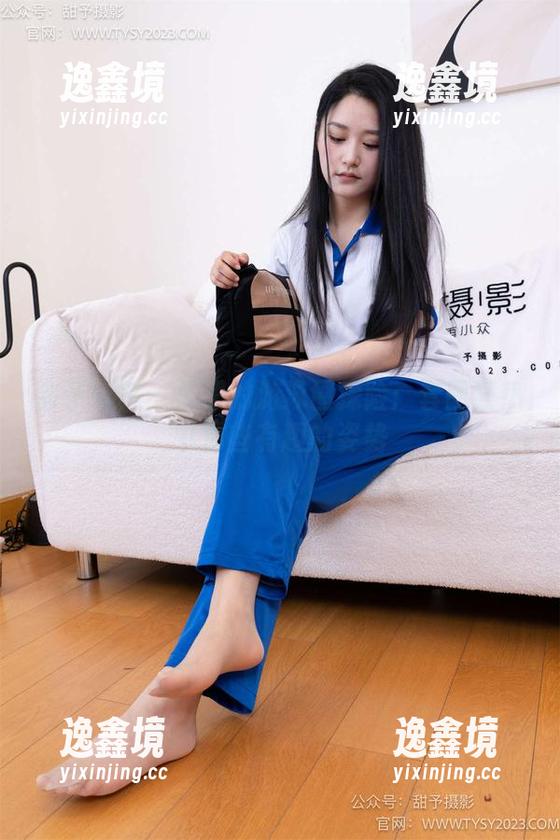甜予摄影 - 思思的游泳圈探险：套图狂热中那些有趣的姿势