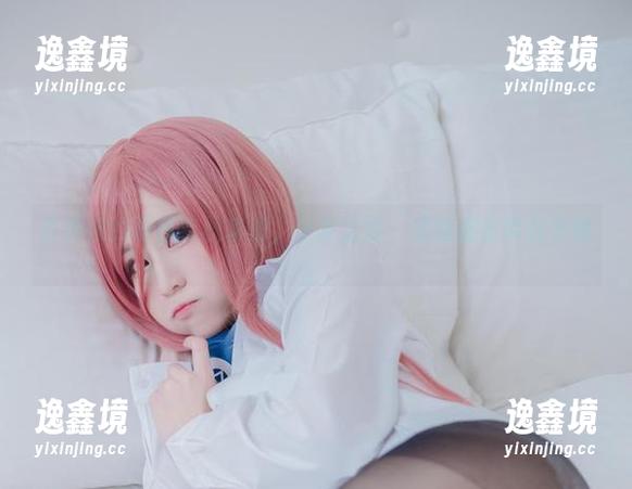 白神泱的夏日专属套图，分享之余，思绪都会串起来哦。