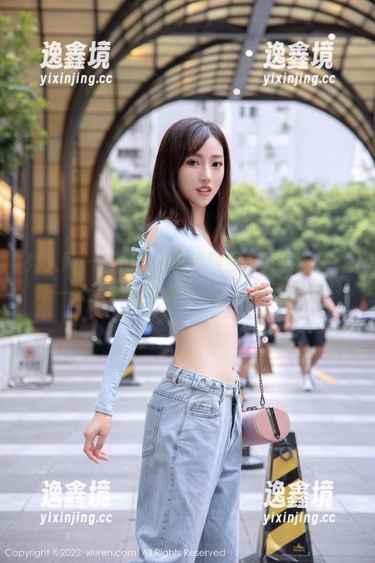 秀人网 - Cherry绯月樱黑色图包分享：每一张我都想说点什么，但说不出来！