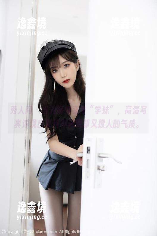 秀人网 - 当刘婷婷变身“学妹”，高清写真浮现出那种不起眼却又撩人的气质。