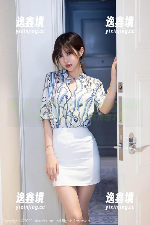 秀人网 - 圆圆酱在白衬衫里隐隐约约的美，完美的写真图包让我嘴角抽了抽。