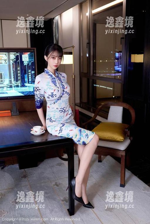 秀人网 - 小蛮妖_honey，一个可免费捡的女王，快来下载吧！