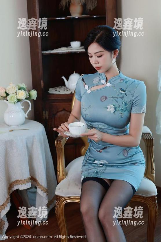 秀人网 - 果果Nikki最新连衣裙写真，让我意识到有些褶皱也能是美！