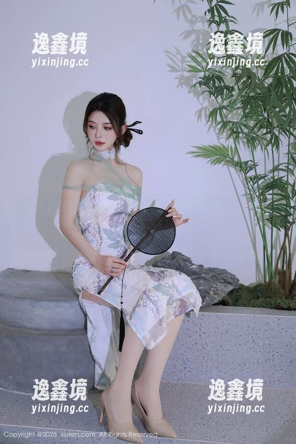 秀人网 - 教室图集：顾楚楚，书本后面隐藏的那些