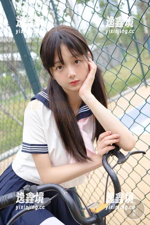 稚乖画册：体操服中的完美“倒立”——别把我岔开哦