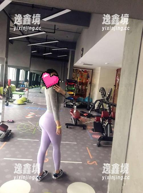 微密圈 - 决定了！要在这张高清图库中找到童小芯的长腿——先睡一觉再说！