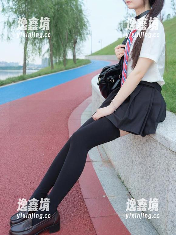 紧急企划 - 小奶糕Milky摆Pos，牛仔裤成主角，图库里竟然有如此喜感！