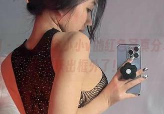 微密圈 - 一组纪念小小v的红色写真分享，热情跃出框外了！