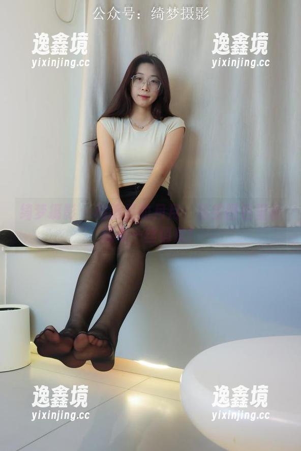 绮梦摄影 - 和服里的月月：私拍图包里也藏有一丝俏皮！