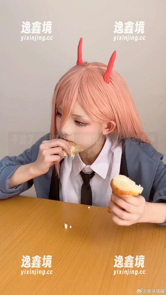 不装了，看腥味猫罐的礼服壁纸，想直呼真香！