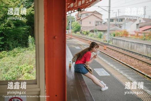 菠萝社 - 柳侑绮的户外写真：风中的发丝，谁不会心痒痒呢？