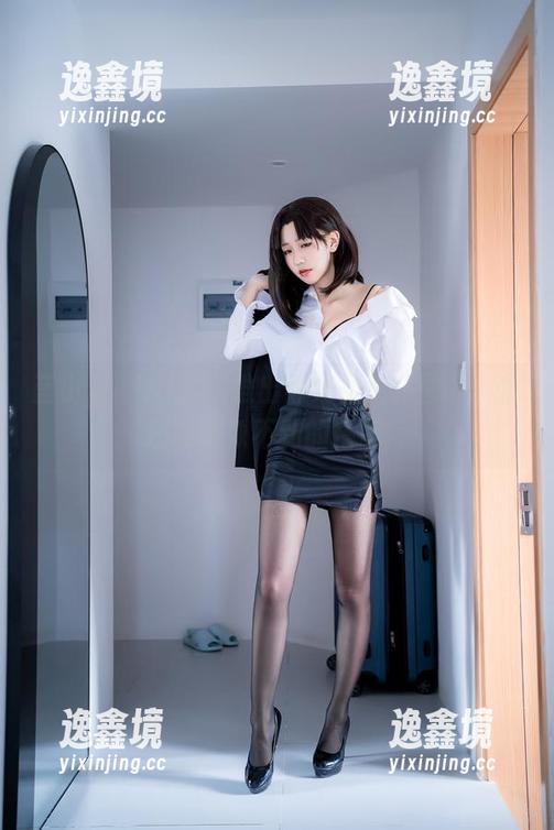 蓝小沂KiKi在线推出黑贞德女仆图集，你还真想象不到的搭配！