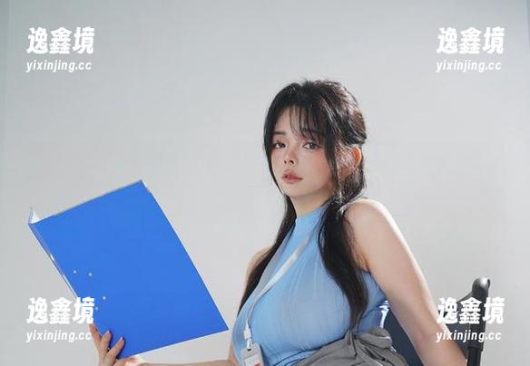 阿寨寨 阿寨寨发了个纯白写真集,老实说对于原图,我的态度很“复杂”。