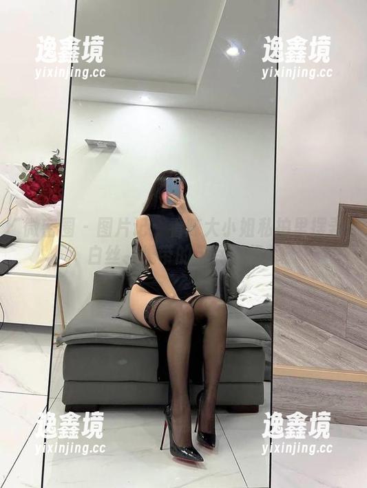 微密圈 - 图片记：看陈大小姐私拍里摆弄白丝、携带的无尽遐想。